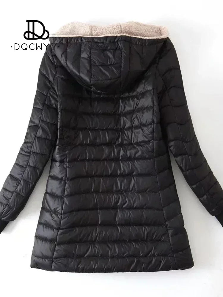 Jaqueta Feminina Peluciada com Capuz - Korean Jacket Edition